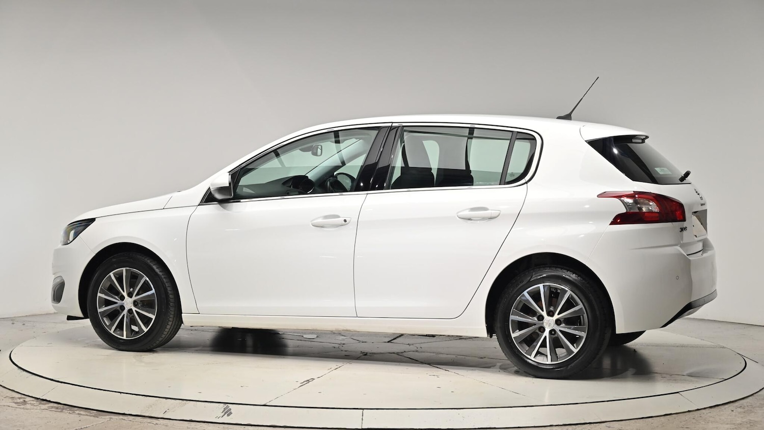 Used Peugeot 308 2015 for sale - 76992702: Photo 22