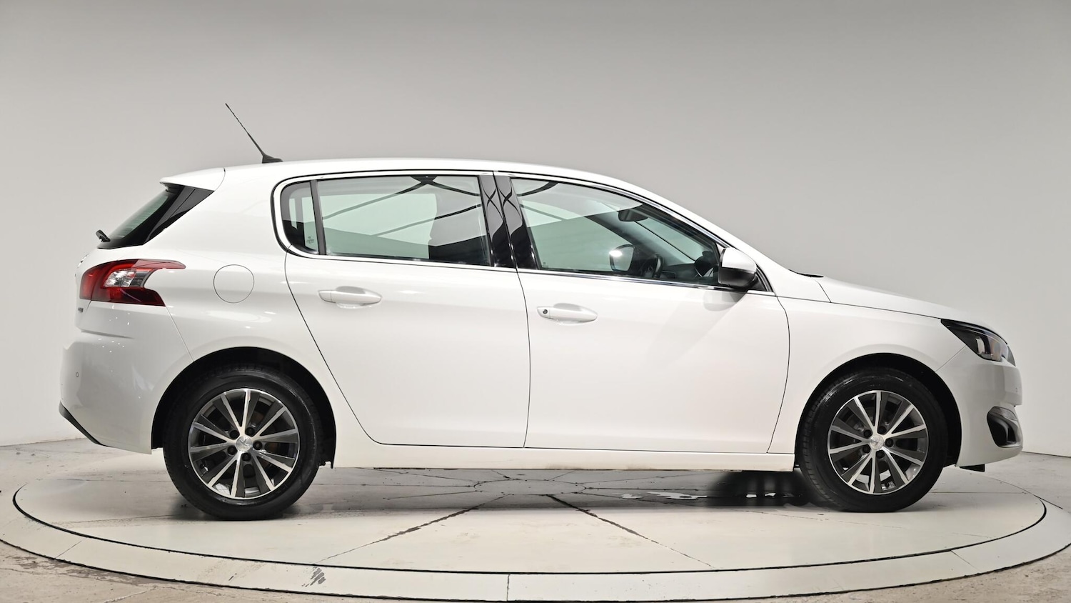 Used Peugeot 308 2015 for sale - 76992702: Photo 37