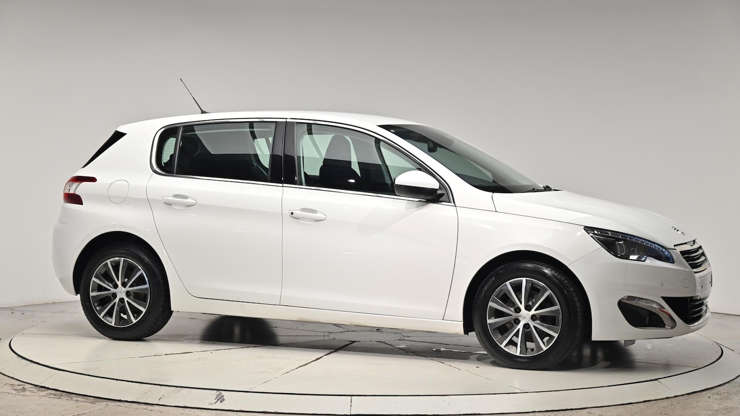 Used Peugeot 308 2015 for sale - 76992702: Photo 40