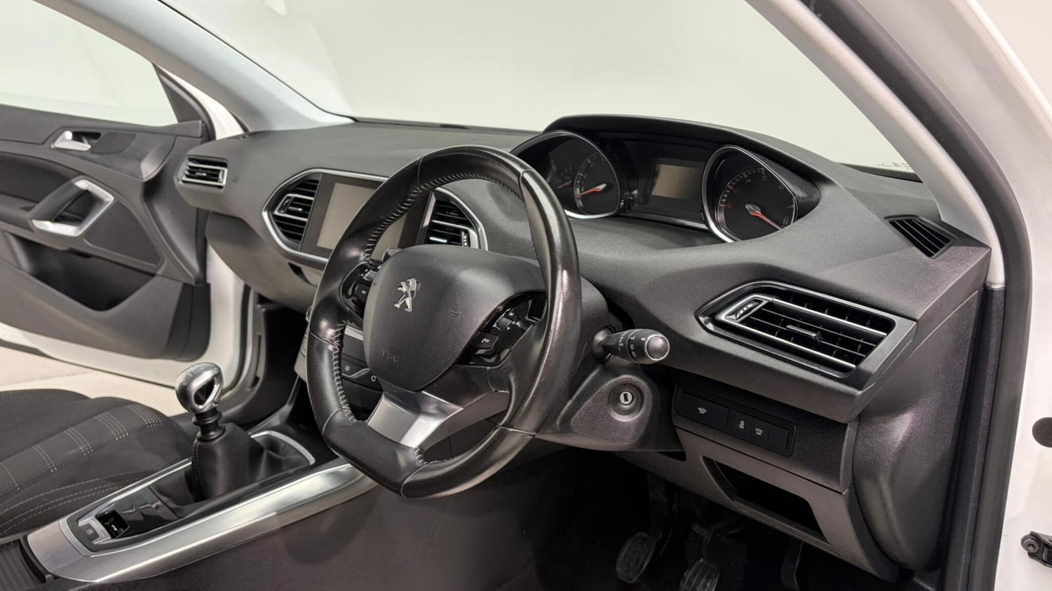 Used Peugeot 308 2015 for sale - 76992702: Photo 79