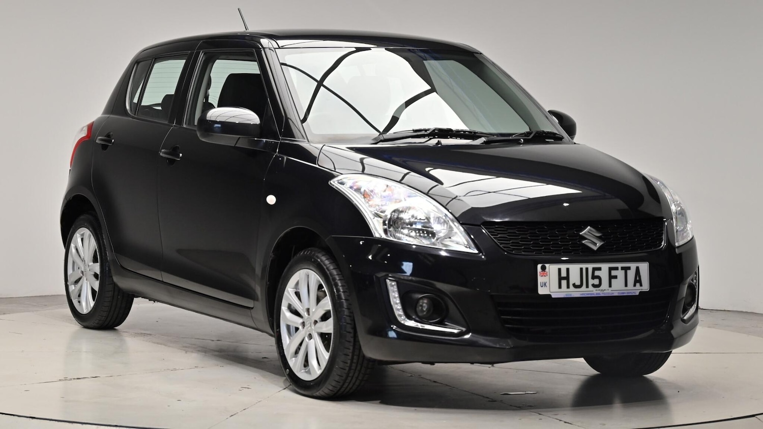 Used Suzuki Swift 2015 for sale - 76073242: Photo 1