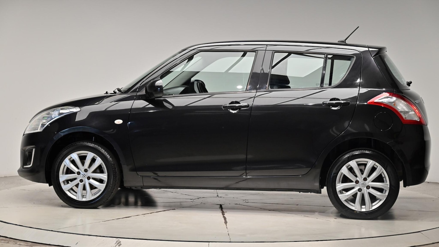 Used Suzuki Swift 2015 for sale - 76073242: Photo 21