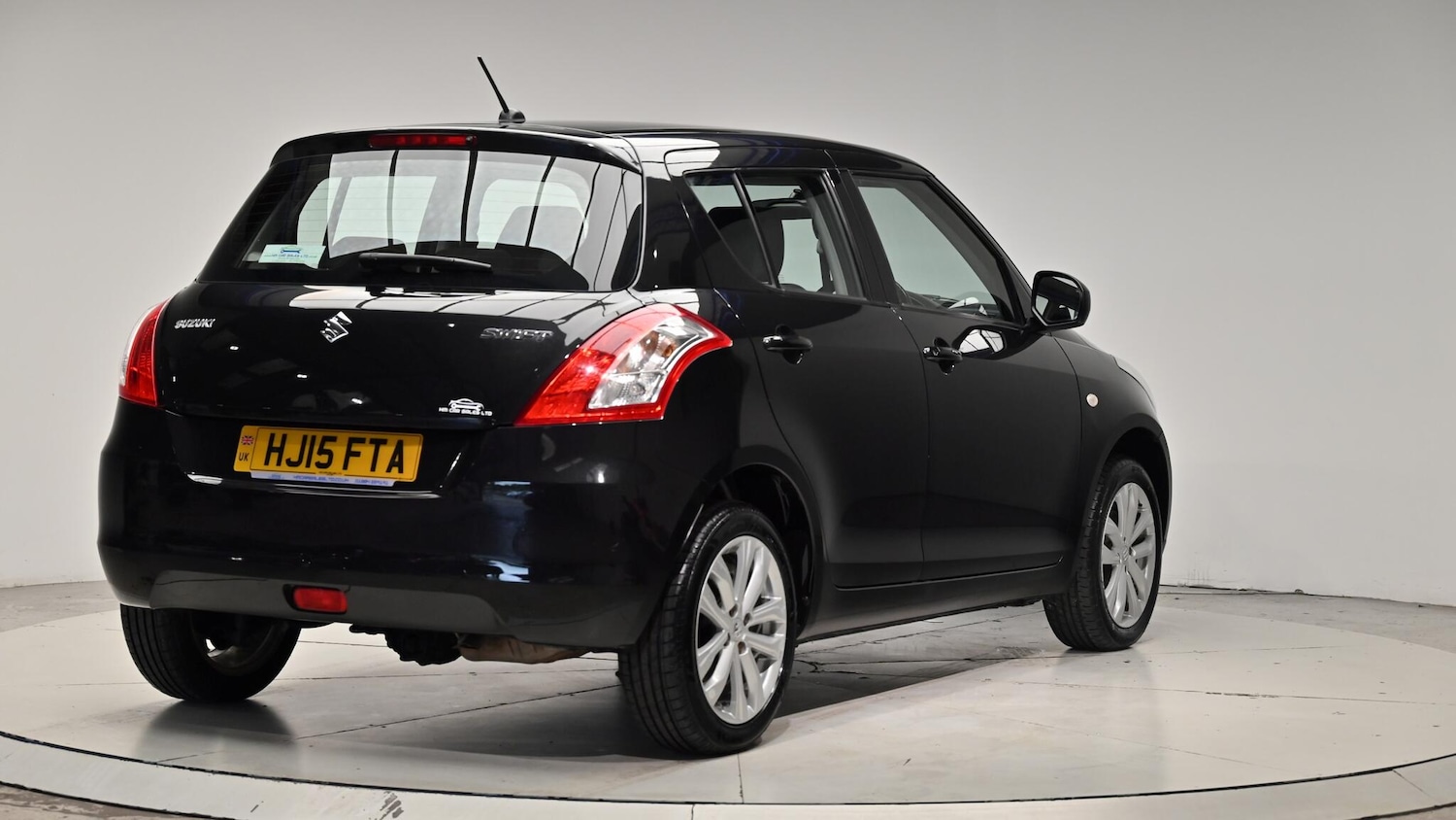 Used Suzuki Swift 2015 for sale - 76073242: Photo 32