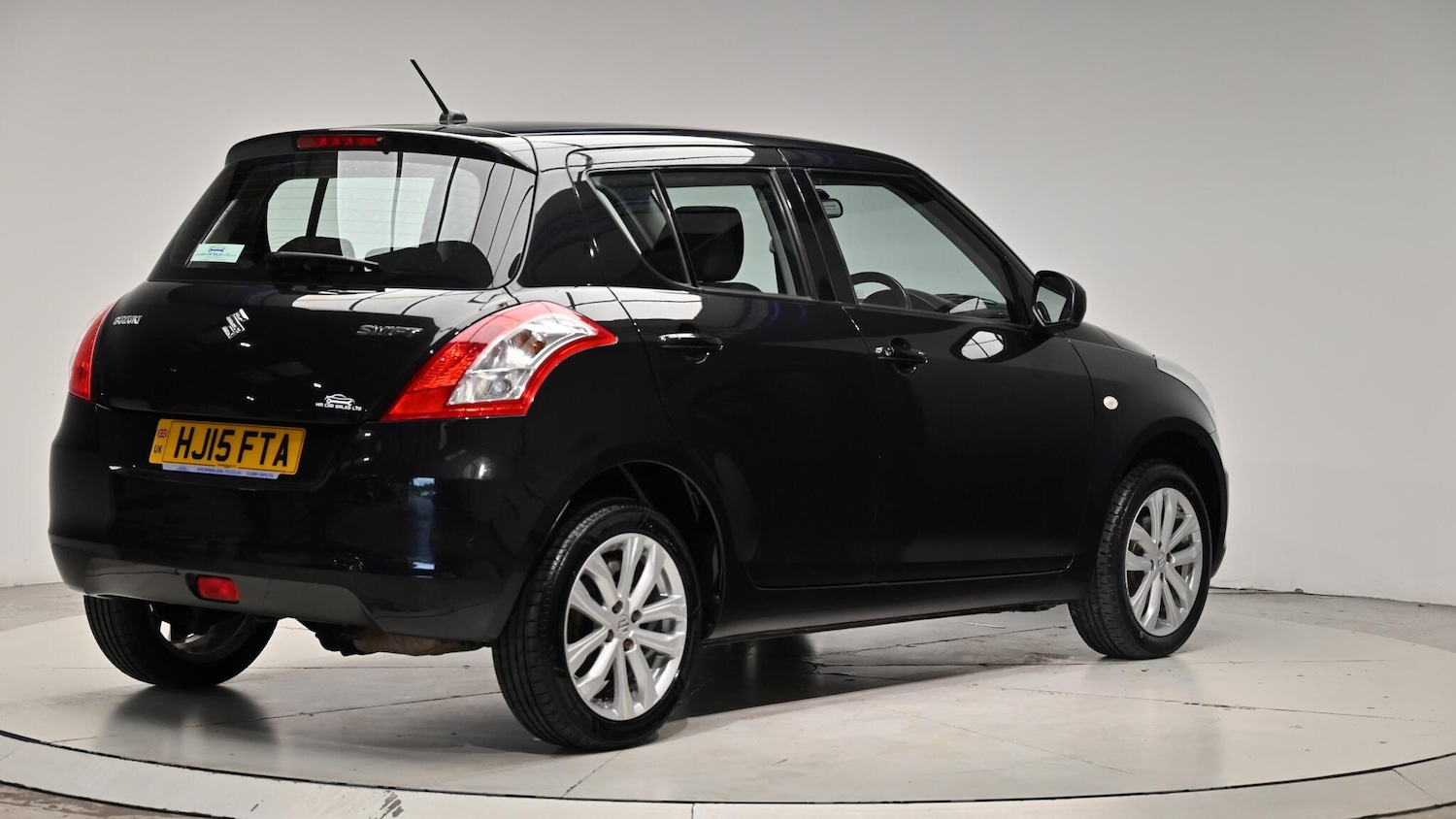 Used Suzuki Swift 2015 for sale - 76073242: Photo 33