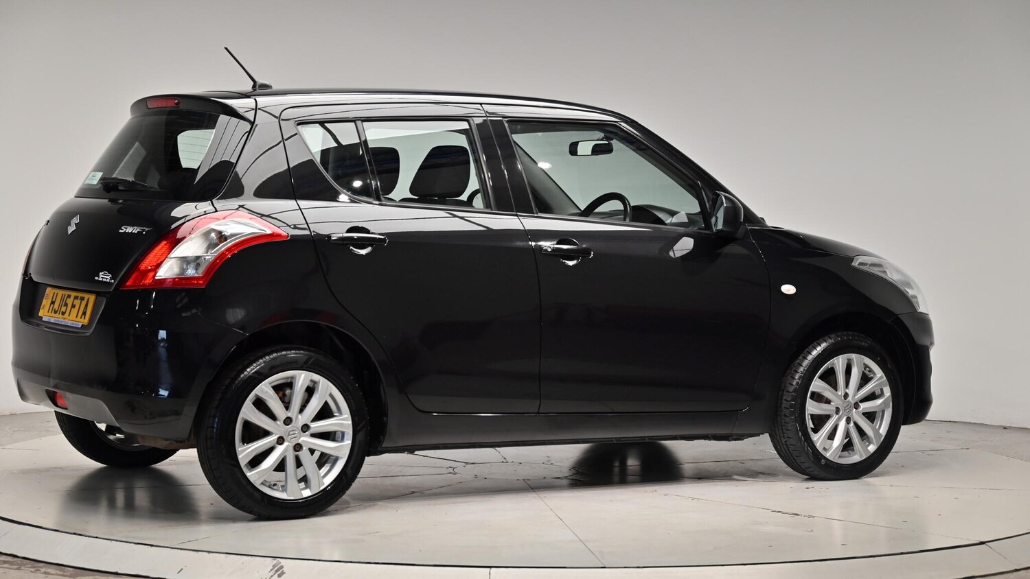 Used Suzuki Swift 2015 for sale - 76073242: Photo 35