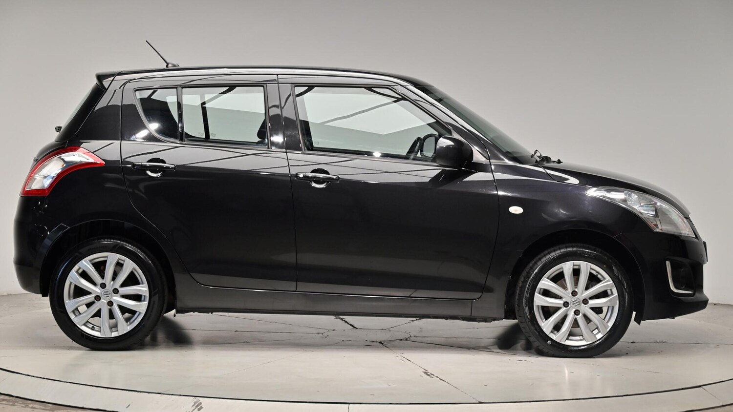 Used Suzuki Swift 2015 for sale - 76073242: Photo 4