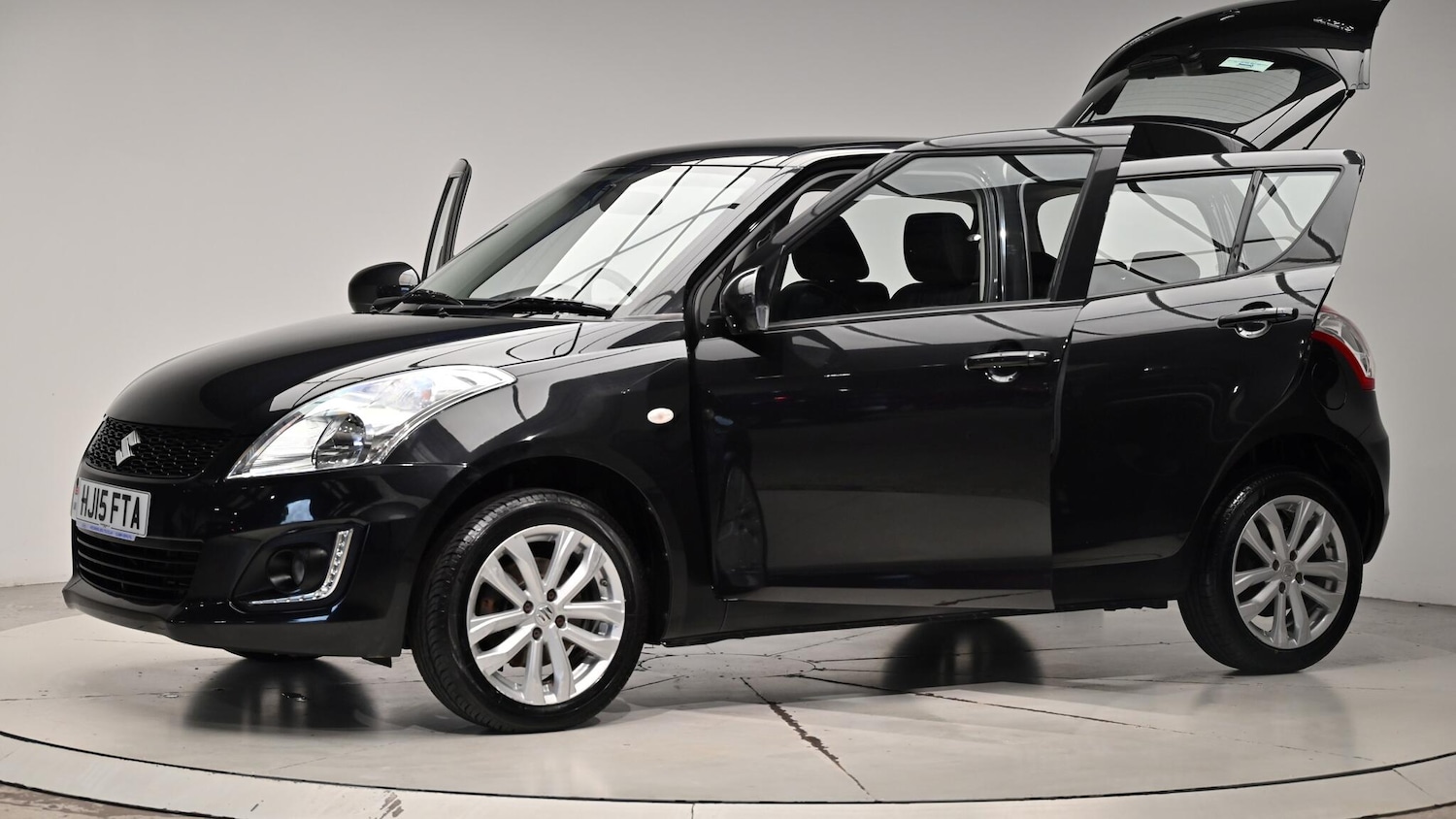Used Suzuki Swift 2015 for sale - 76073242: Photo 53