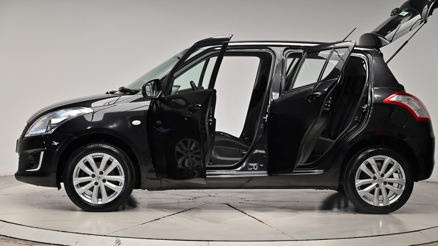 Used Suzuki Swift 2015 for sale - 76073242: Photo 56