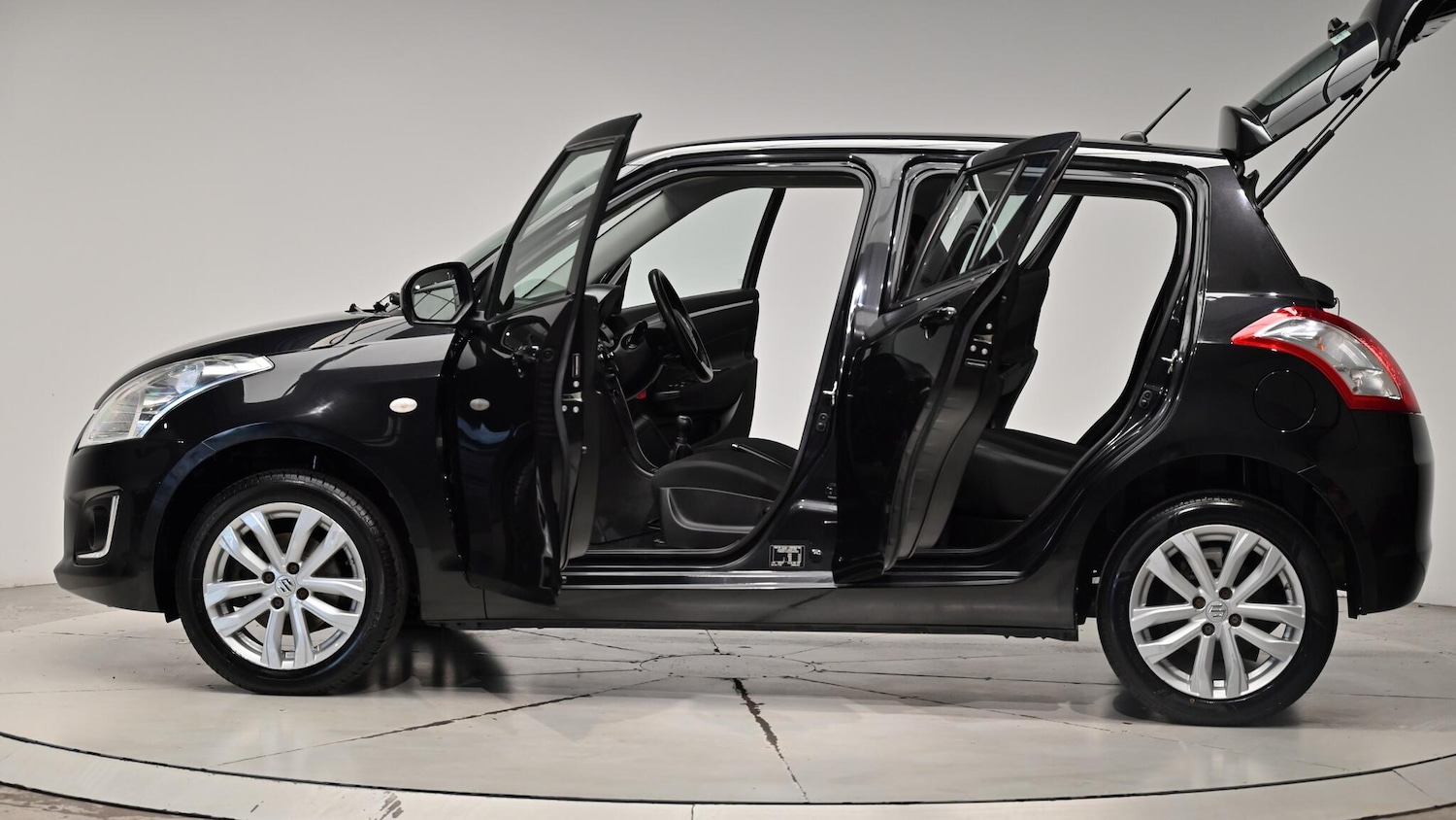 Used Suzuki Swift 2015 for sale - 76073242: Photo 57