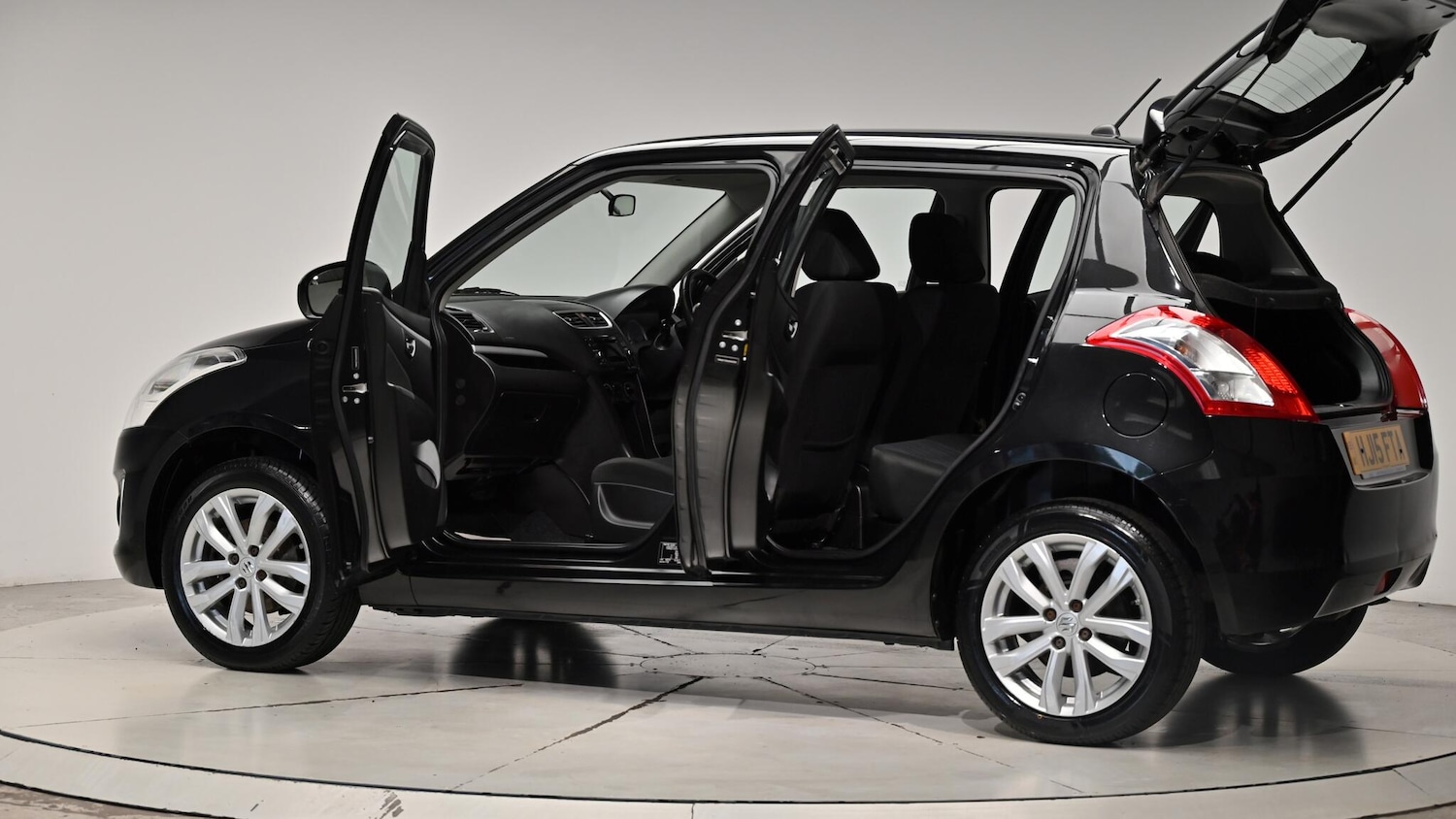 Used Suzuki Swift 2015 for sale - 76073242: Photo 59