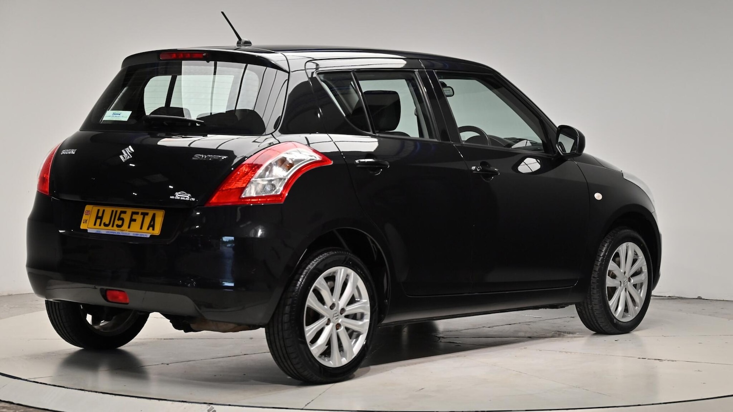 Used Suzuki Swift 2015 for sale - 76073242: Photo 6