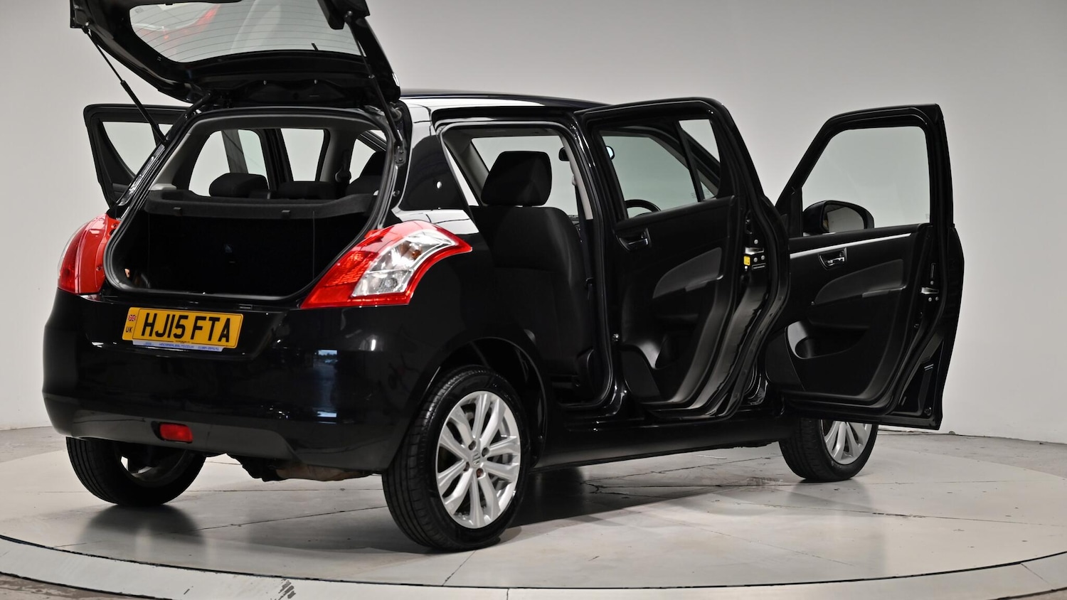 Used Suzuki Swift 2015 for sale - 76073242: Photo 69
