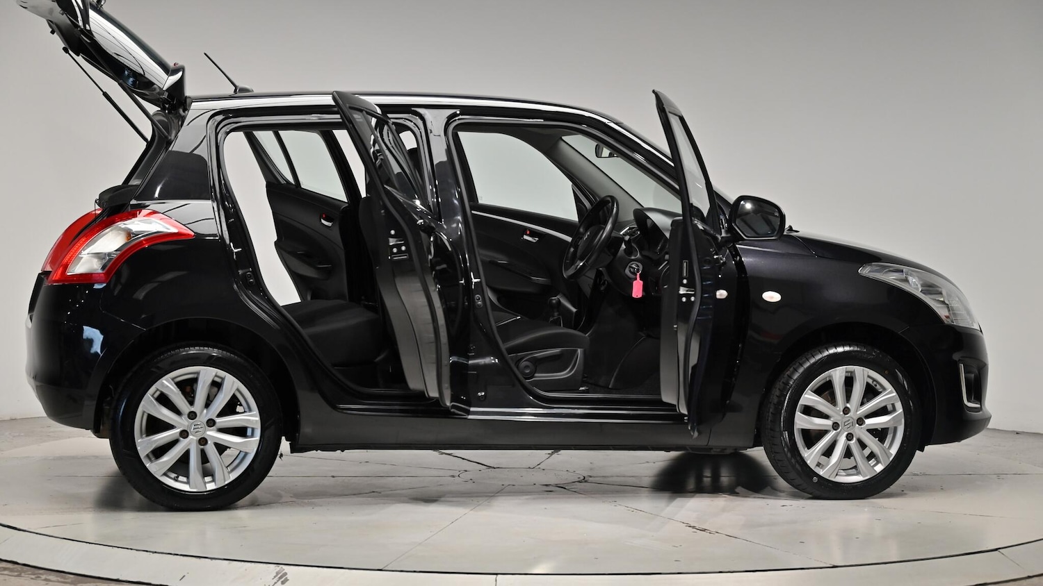 Used Suzuki Swift 2015 for sale - 76073242: Photo 73