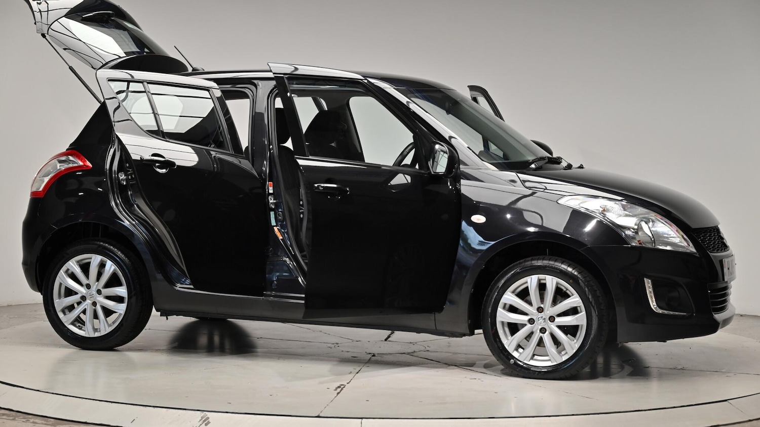 Used Suzuki Swift 2015 for sale - 76073242: Photo 76