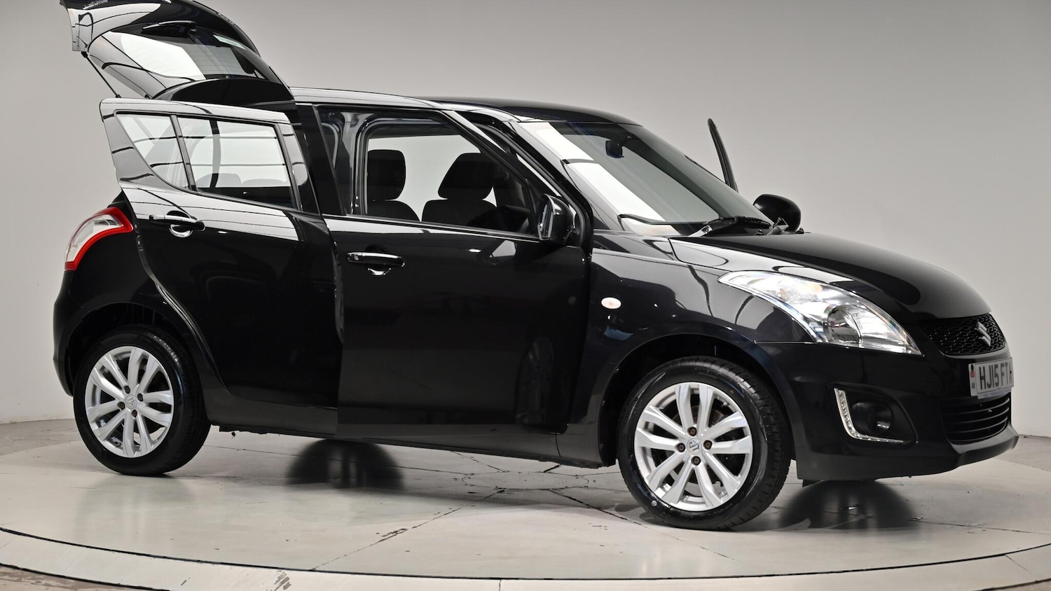 Used Suzuki Swift 2015 for sale - 76073242: Photo 77