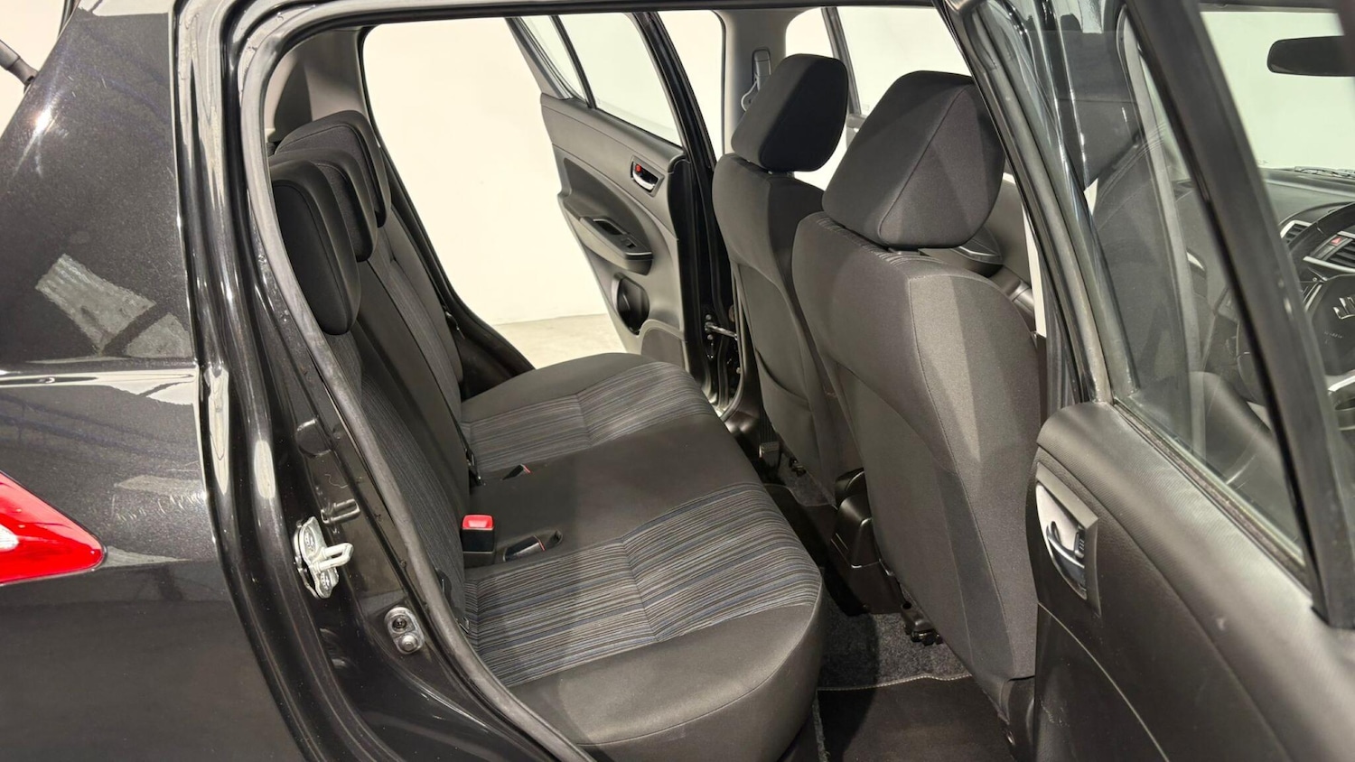 Used Suzuki Swift 2015 for sale - 76073242: Photo 80