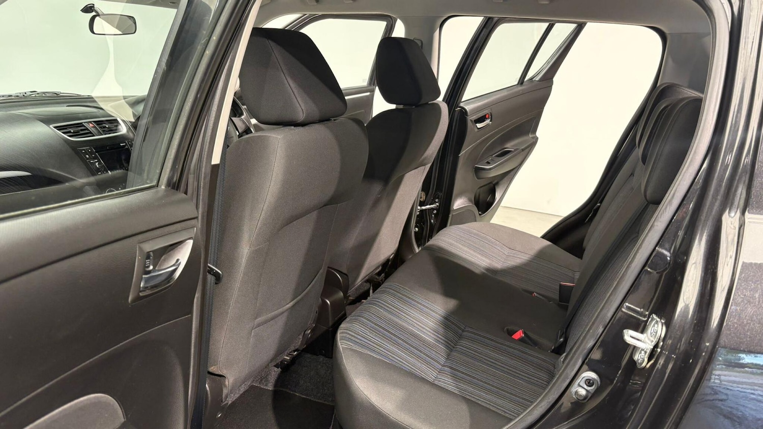 Used Suzuki Swift 2015 for sale - 76073242: Photo 82