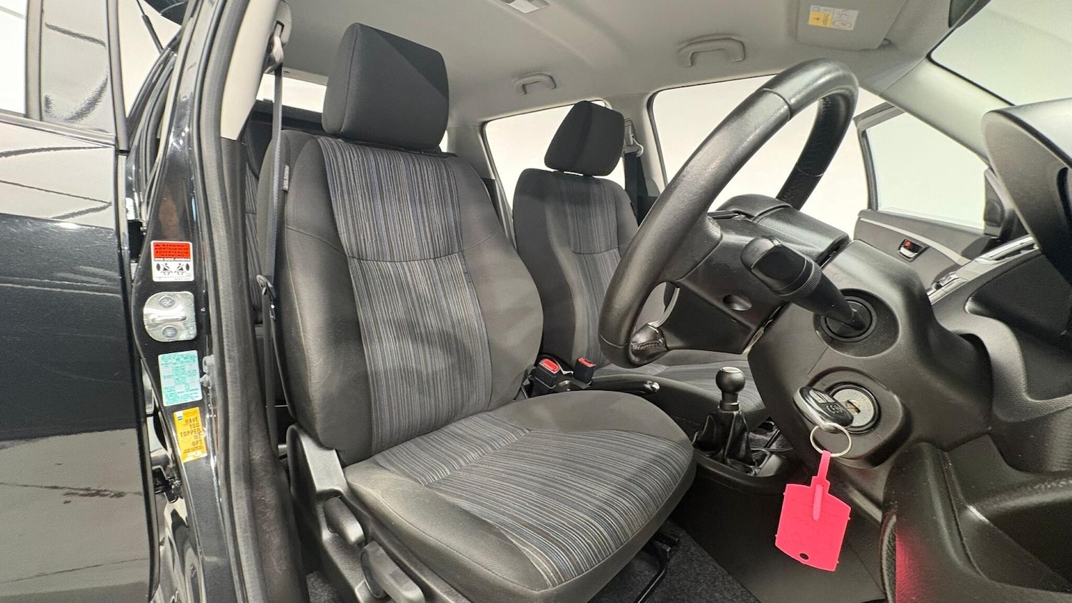 Used Suzuki Swift 2015 for sale - 76073242: Photo 84
