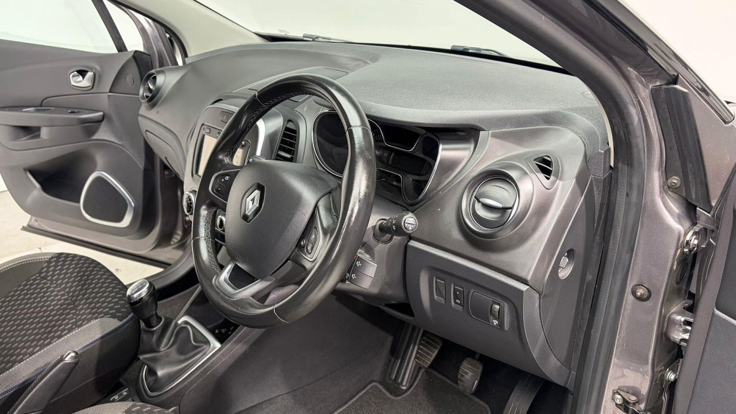 Used Renault Captur 2017 for sale - 76989581: Photo 79