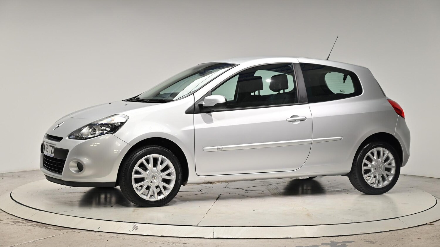 Used Renault Clio 2010 for sale - 76084395: Photo 18