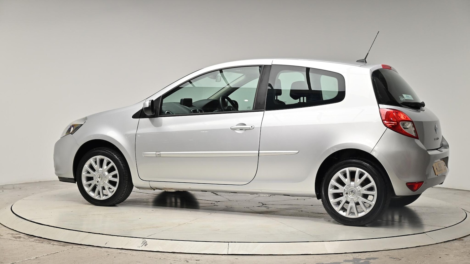 Used Renault Clio 2010 for sale - 76084395: Photo 23