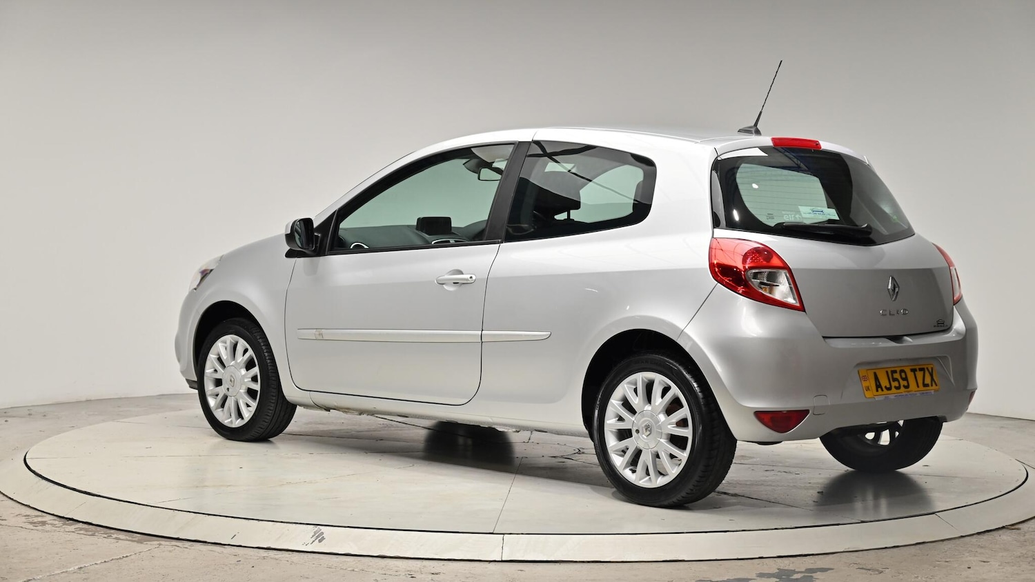 Used Renault Clio 2010 for sale - 76084395: Photo 25