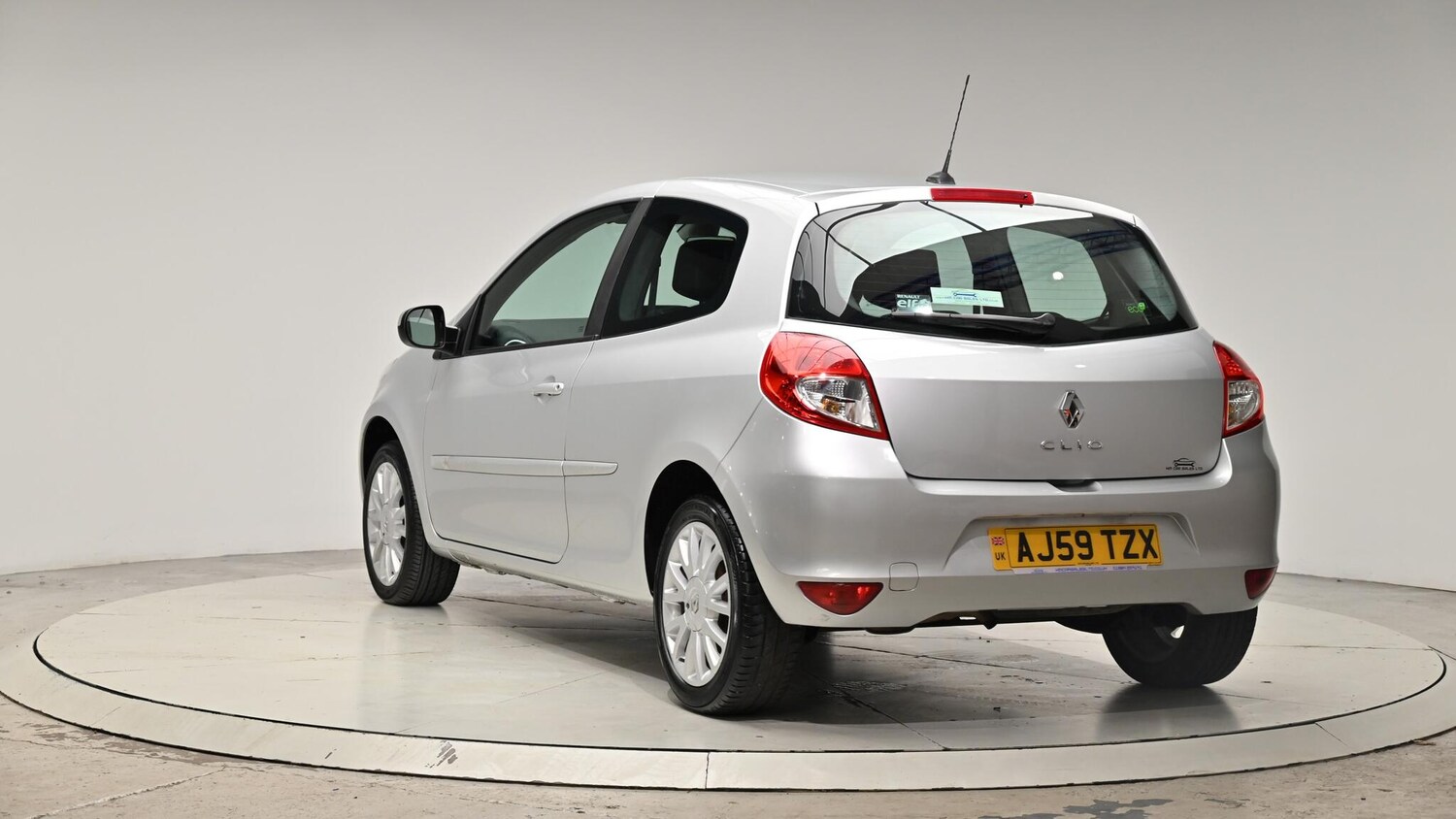 Used Renault Clio 2010 for sale - 76084395: Photo 27