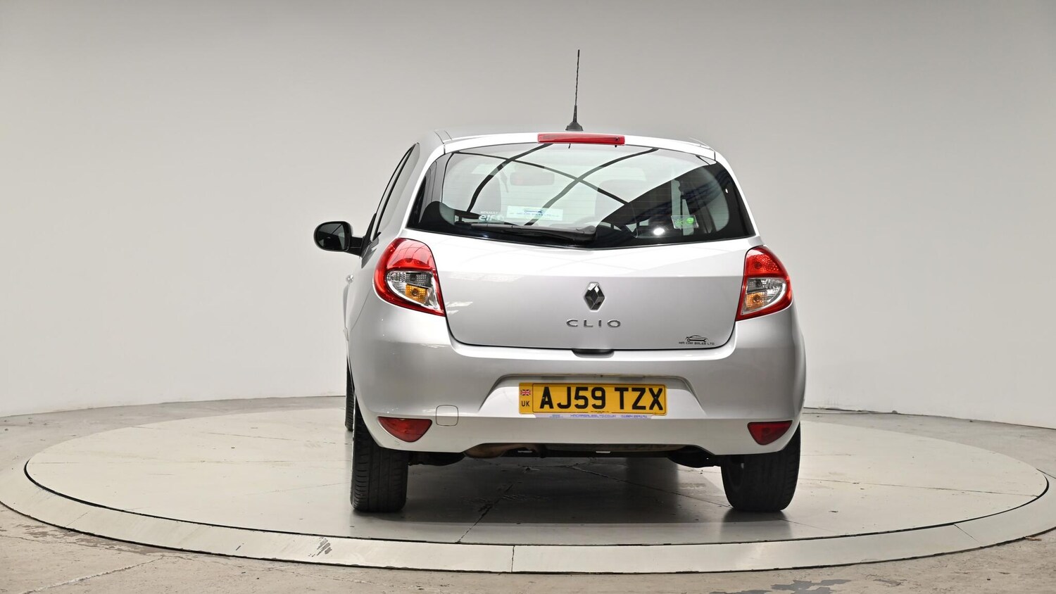 Used Renault Clio 2010 for sale - 76084395: Photo 29