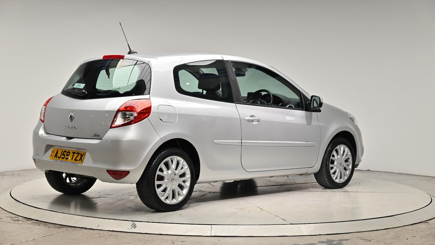 Used Renault Clio 2010 for sale - 76084395: Photo 34