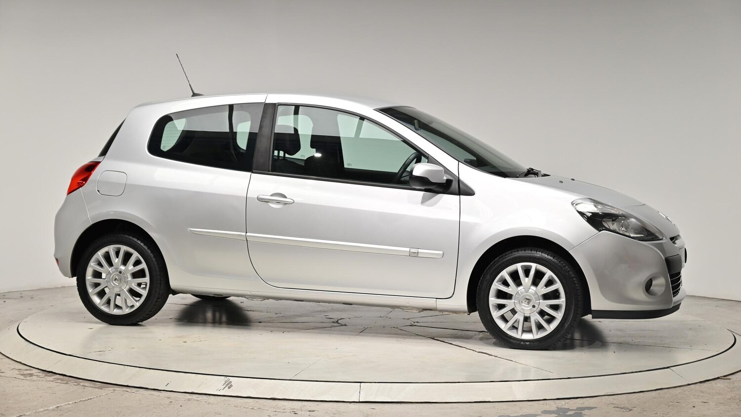 Used Renault Clio 2010 for sale - 76084395: Photo 40