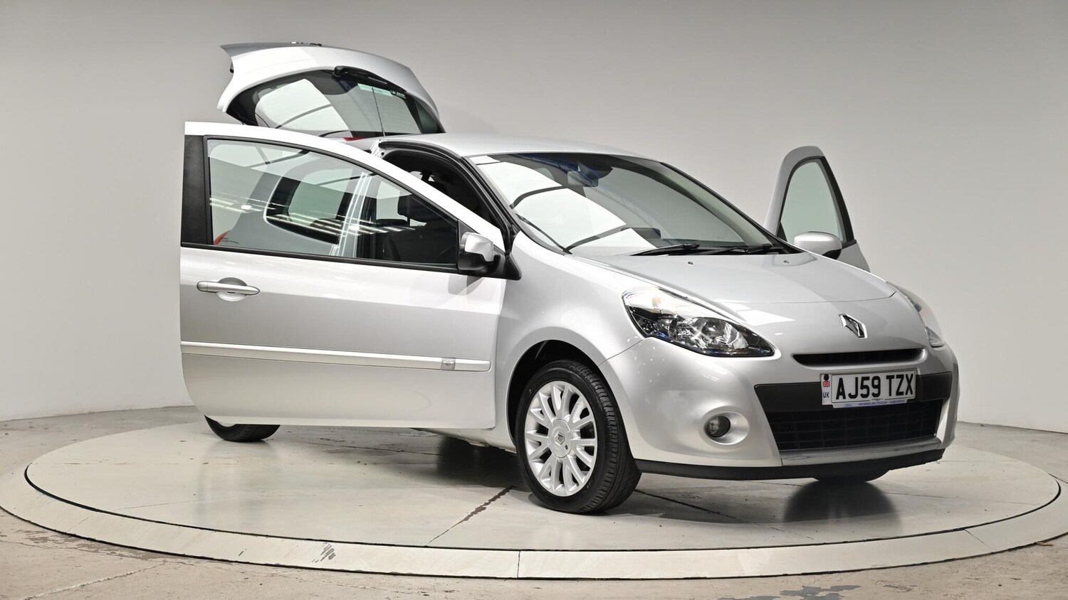 Used Renault Clio 2010 for sale - 76084395: Photo 44