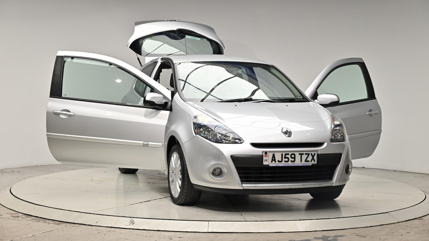 Used Renault Clio 2010 for sale - 76084395: Photo 46