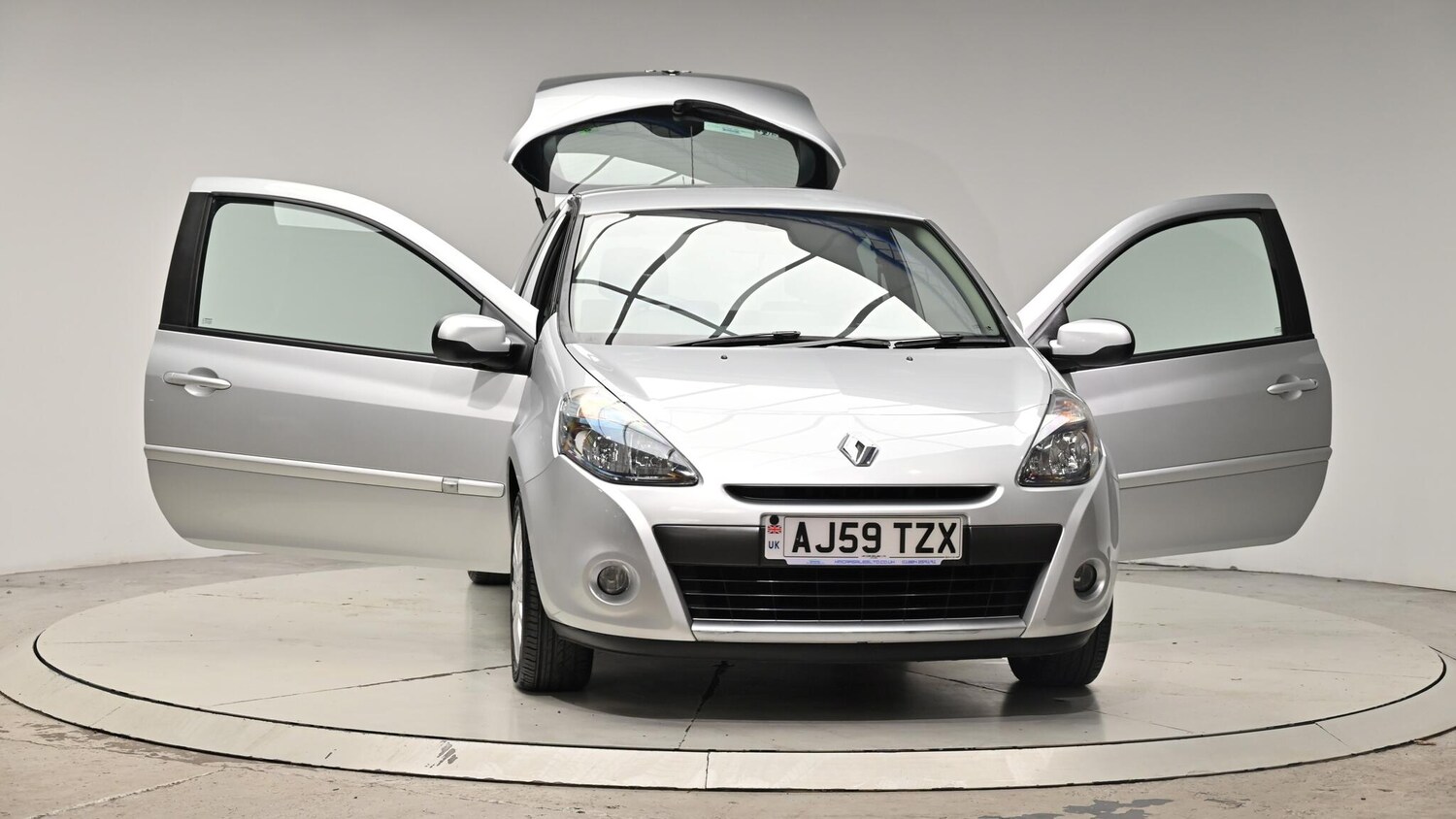 Used Renault Clio 2010 for sale - 76084395: Photo 47