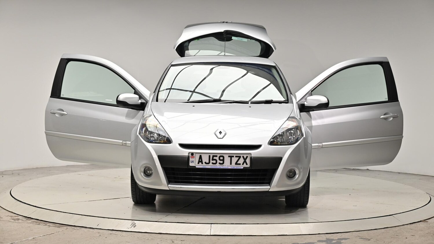 Used Renault Clio 2010 for sale - 76084395: Photo 48