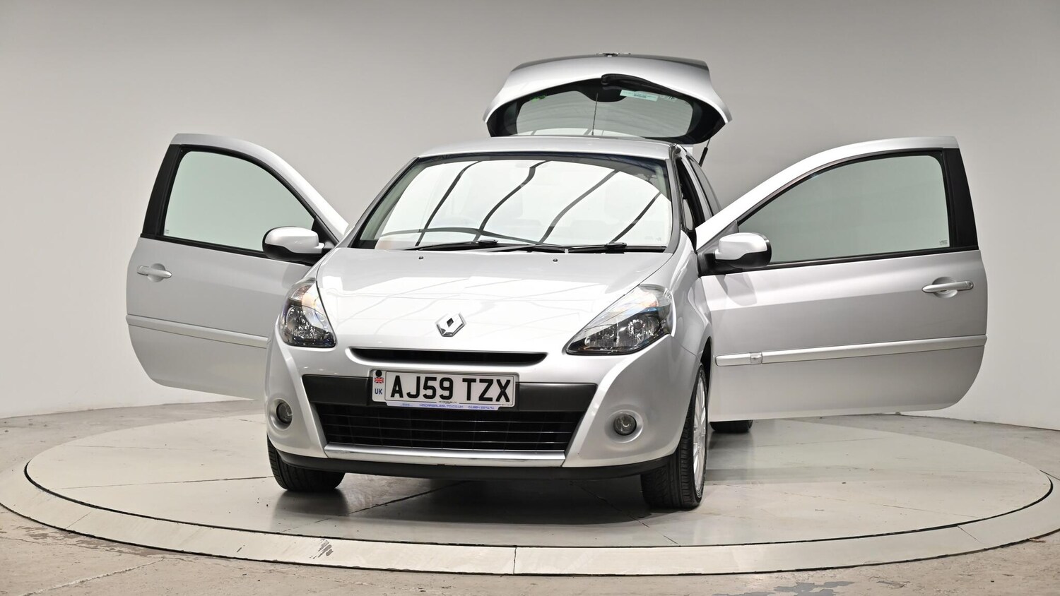 Used Renault Clio 2010 for sale - 76084395: Photo 49