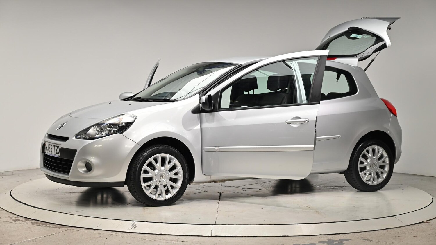 Used Renault Clio 2010 for sale - 76084395: Photo 54