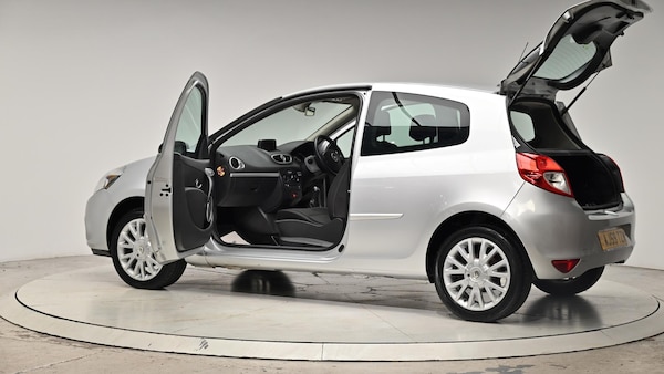 Used Renault Clio 2010 for sale - 76084395: Photo 60
