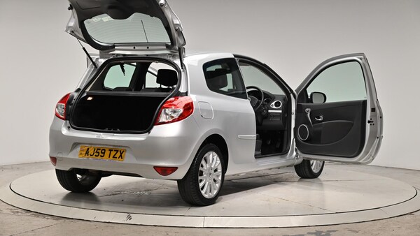 Used Renault Clio 2010 for sale - 76084395: Photo 69