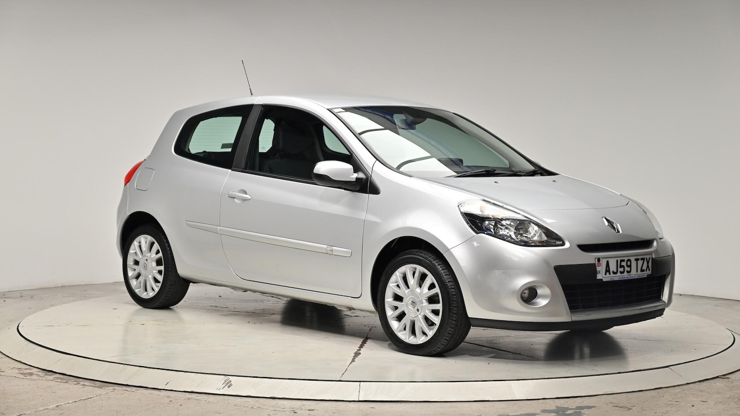 Used Renault Clio 2010 for sale - 76084395: Photo 7