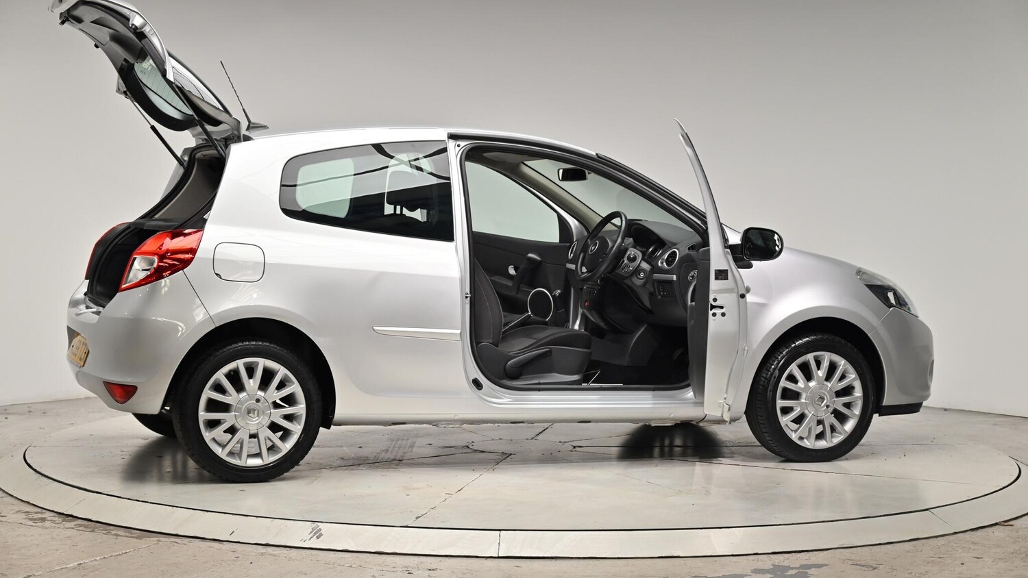 Used Renault Clio 2010 for sale - 76084395: Photo 73
