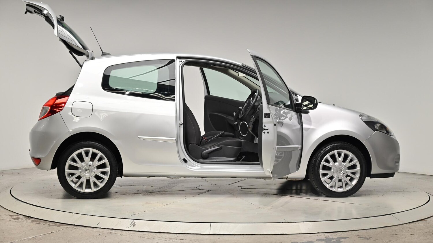 Used Renault Clio 2010 for sale - 76084395: Photo 74