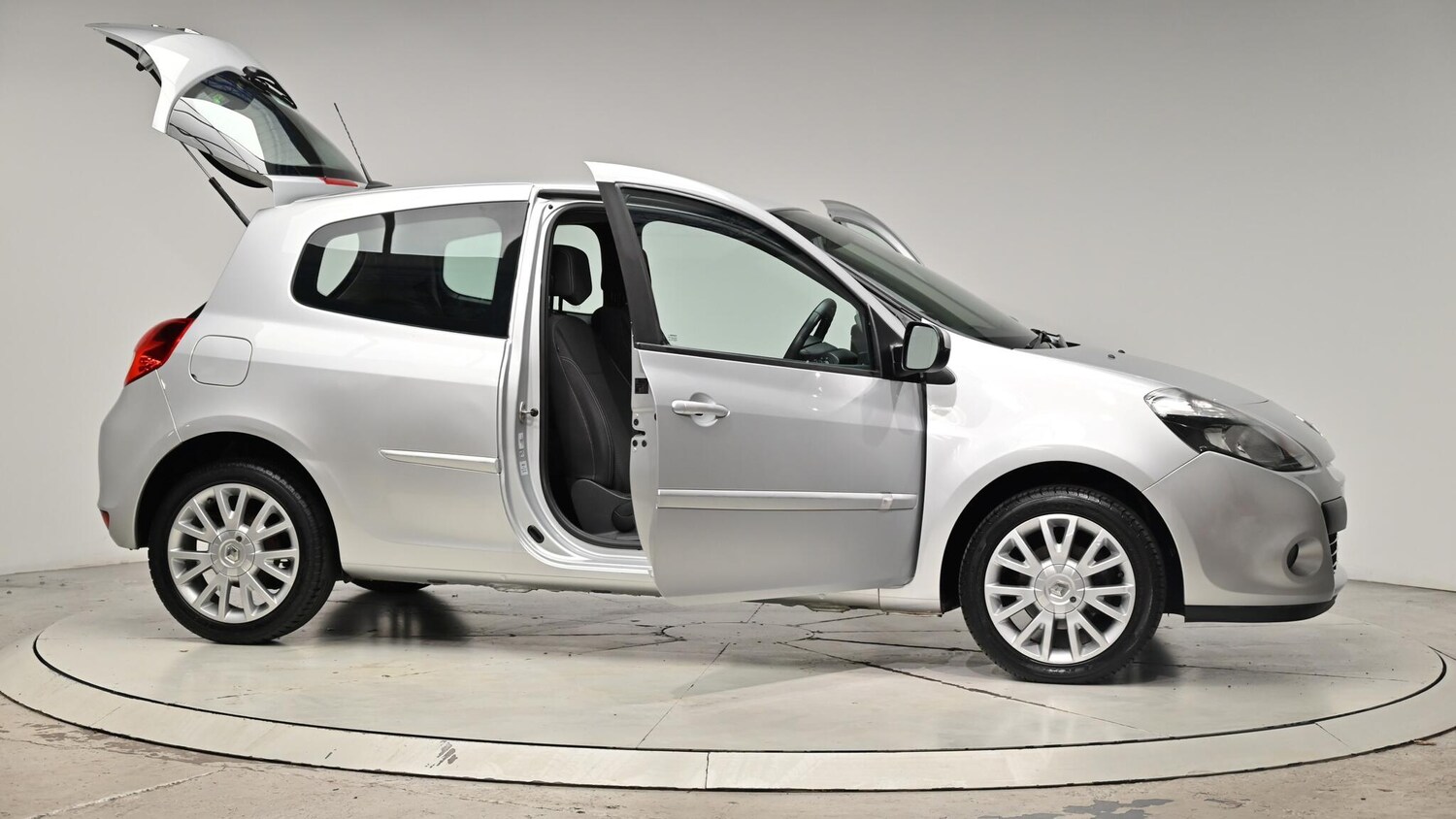 Used Renault Clio 2010 for sale - 76084395: Photo 76