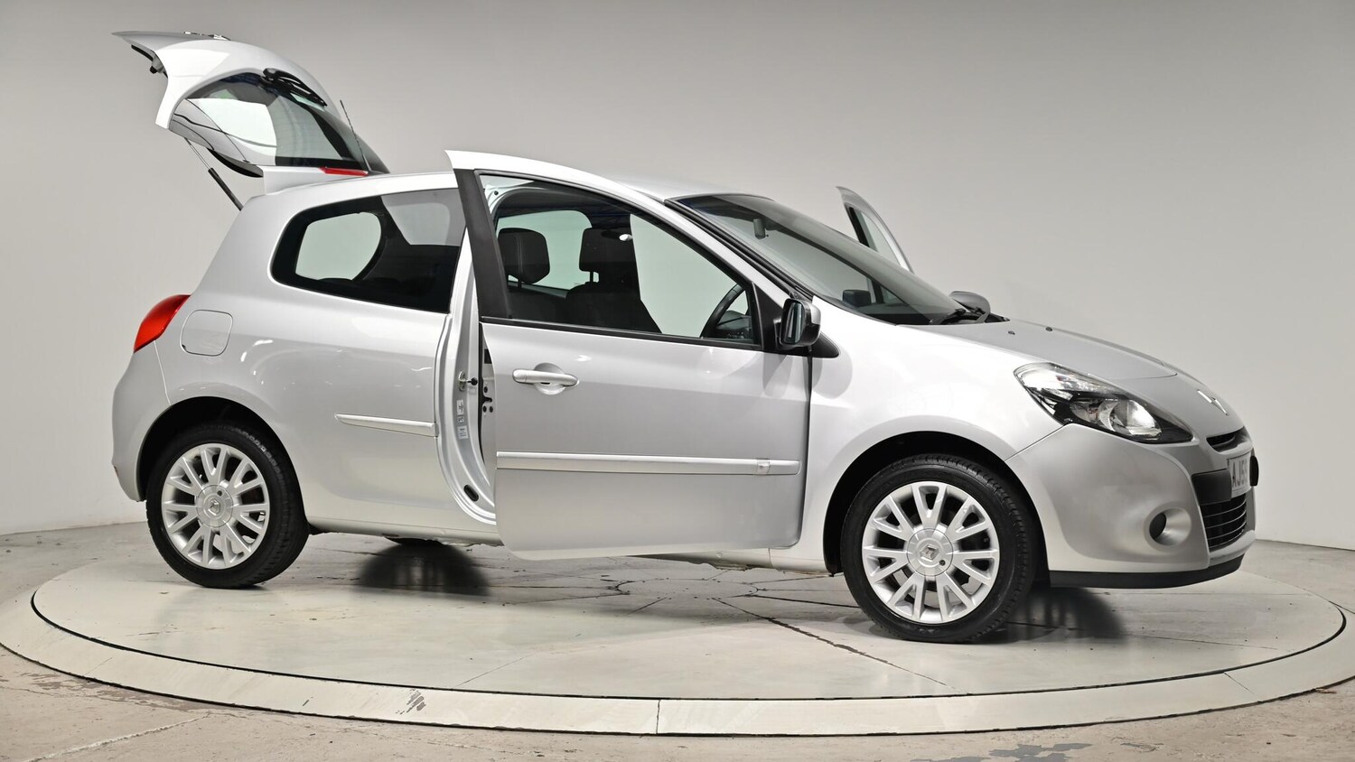 Used Renault Clio 2010 for sale - 76084395: Photo 77