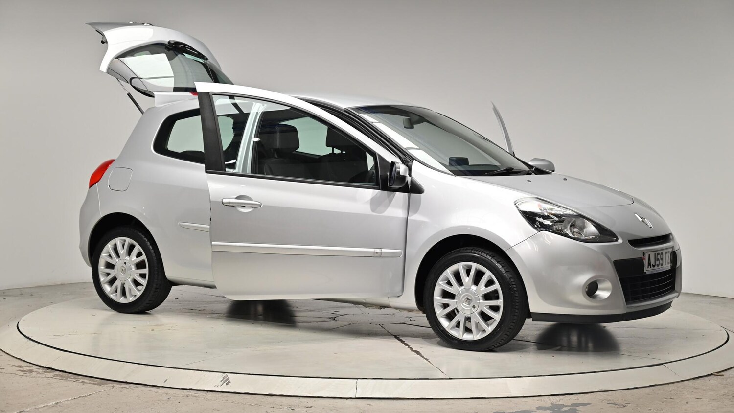 Used Renault Clio 2010 for sale - 76084395: Photo 78