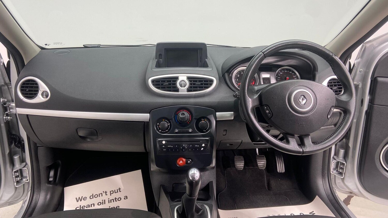 Used Renault Clio 2010 for sale - 76084395: Photo 81