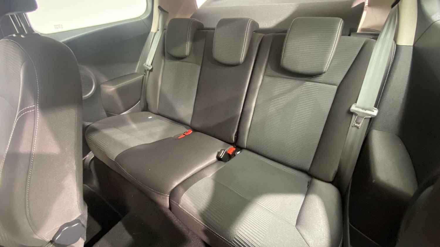 Used Renault Clio 2010 for sale - 76084395: Photo 85