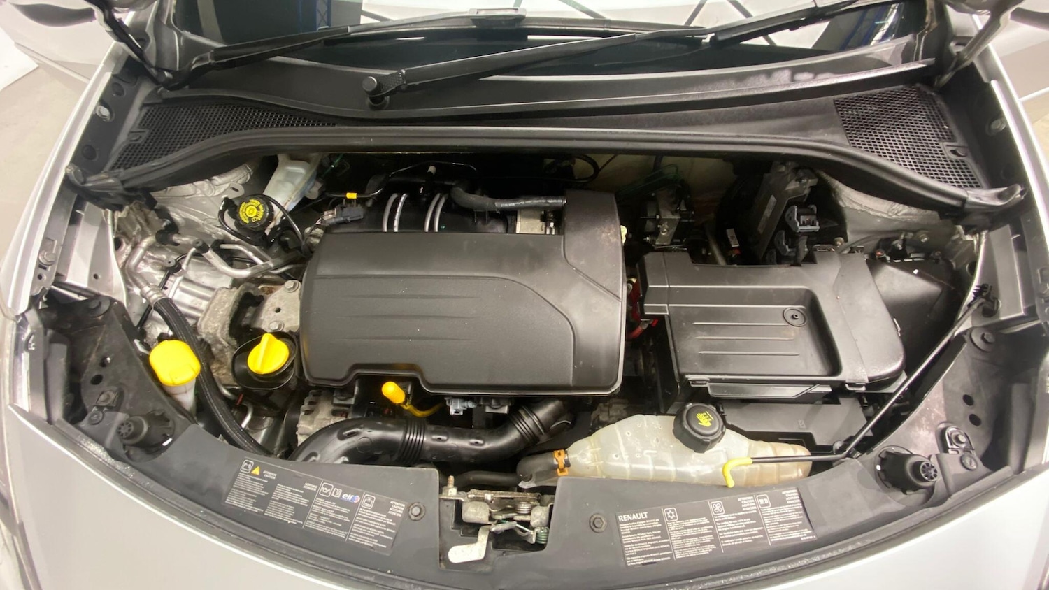 Used Renault Clio 2010 for sale - 76084395: Photo 87