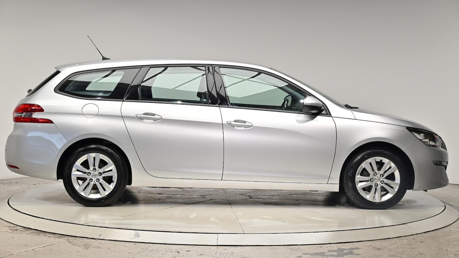 Used Peugeot 308 2016 for sale - 76370153: Photo 4