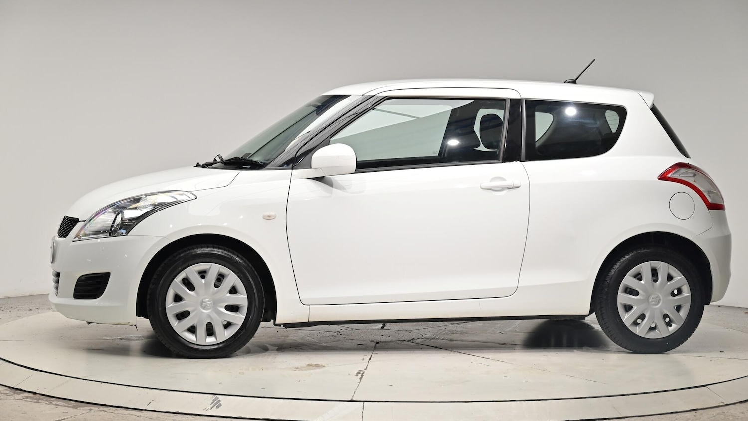 Used Suzuki Swift 2013 for sale - 76409137: Photo 19
