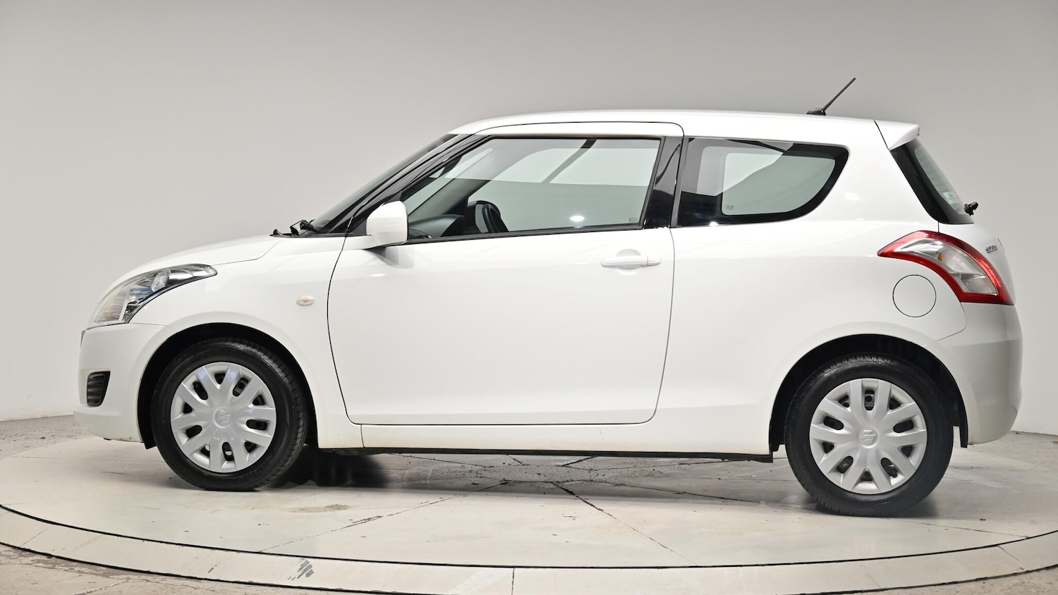 Used Suzuki Swift 2013 for sale - 76409137: Photo 21
